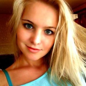 BlondyJulia Cam